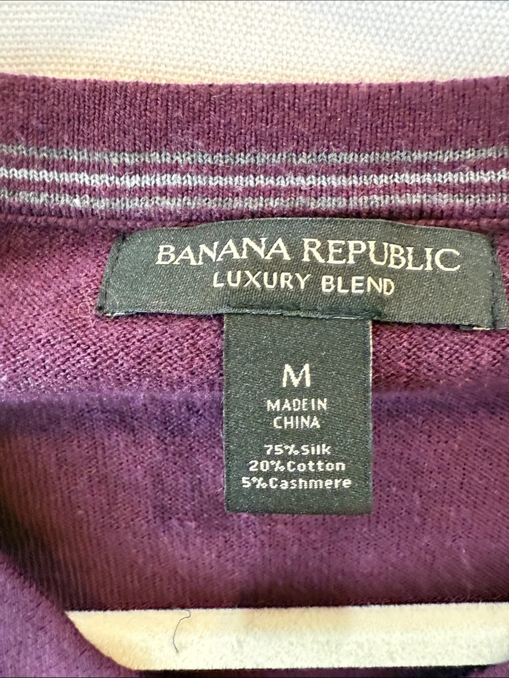 Banana Republic Luxury Brand Men's V-Neck Sweater - Plum